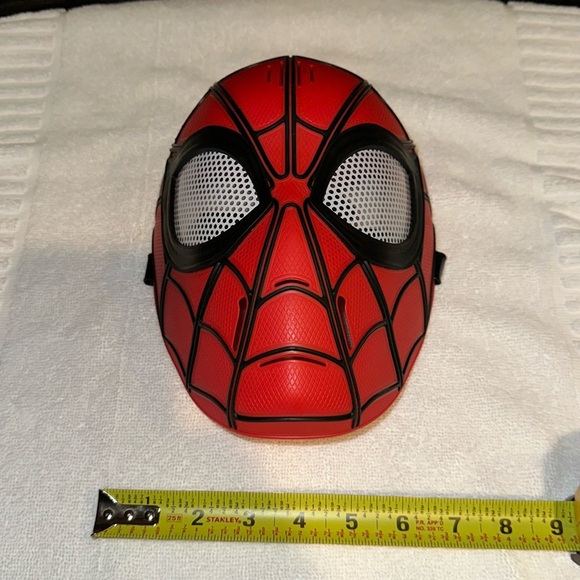 DISNEYPARKS MARVEL EXCLUSIVE- SPIDERMAN LIGHT UP BRAIN 😆 AND TALKING MASK - Picture 4 of 10